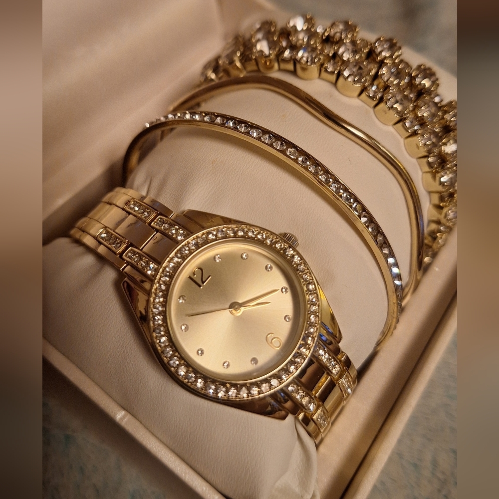 💲4pc NIB Folio Gold Faux Diamond Encrusted Watch & Bracelet Set